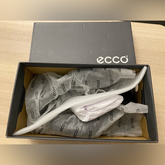 ECCO Shape 55 Plateau Pump - Picture 3 of 8